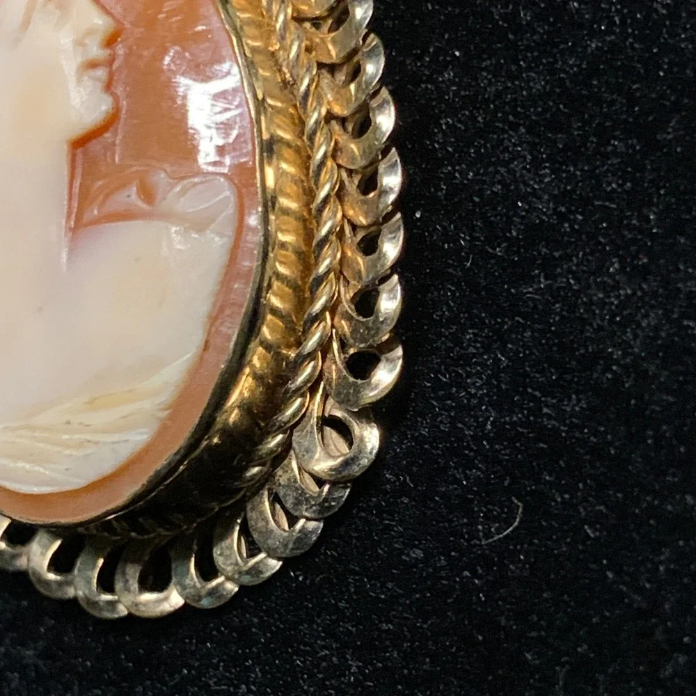 Van Dell Vintage 12K Gold Filled Hand Carved Shell Cameo Brooch Pendant Pin 0201